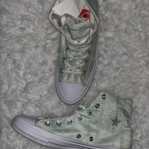 🆕Converse High Top Color: Green Size 6 - Picture 3 of 3